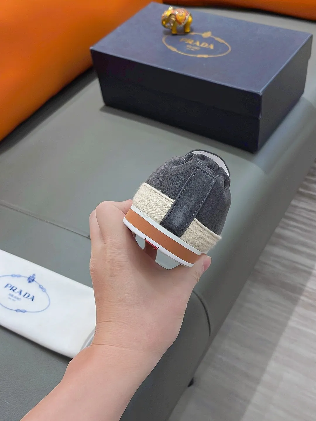 Men's shoes PRADA "Prada" P400 Regular size: 38-44 (slip-on shoes) Product materials: Selected cowhide upper, soft sheepskin foot pads, original factory special outsole.